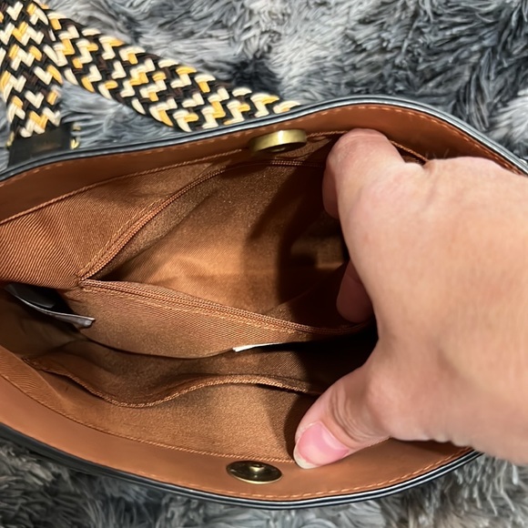 Universal Thread Purse - Picture 9 of 10